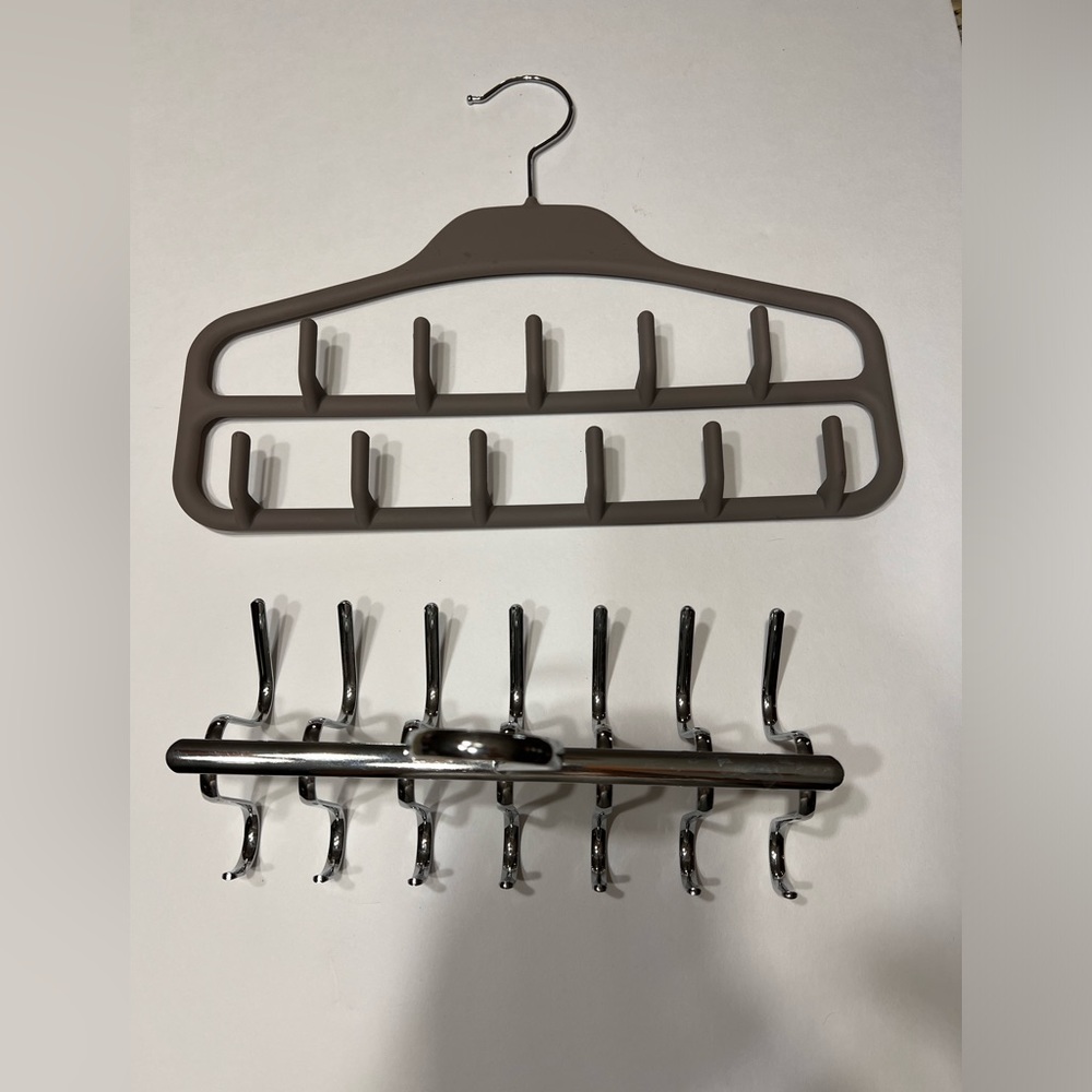 2 scarf hangers  50H